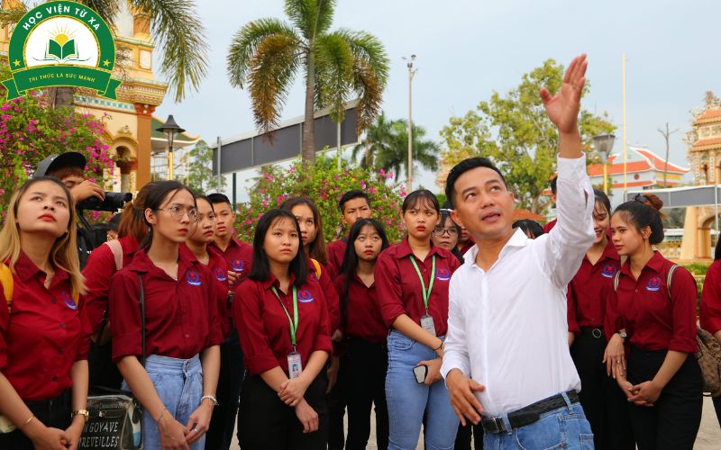 Thông tin tuyển sinh Khóa học Cao Đẳng Ngành Hướng Dẫn Du Lịch