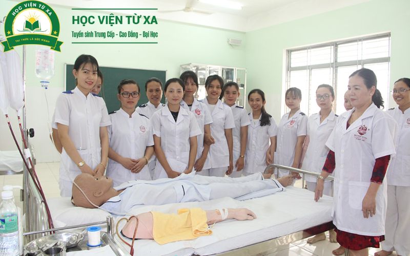 Người theo học Trung Cấp Y Sĩ Đa Khoa chính quy cần có những yếu tố gì? 