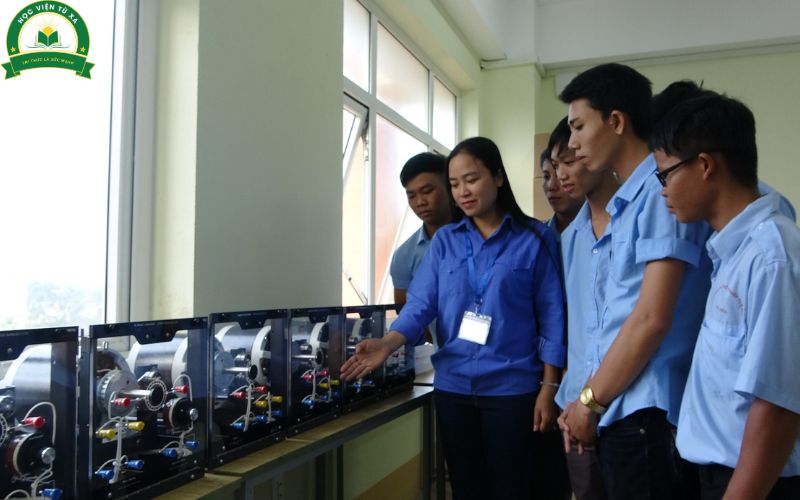 Tại Sao Nên Học Ngành Điện Tử Công Nghiệp?