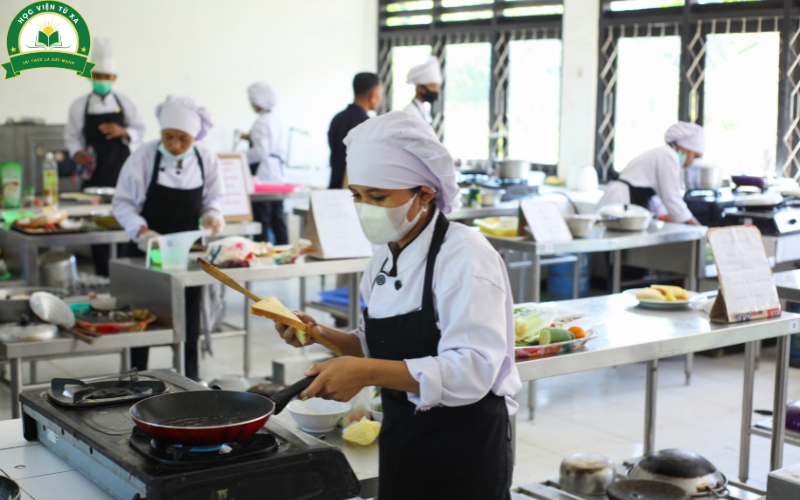 Học trung cấp Kỹ thuật chế biến món ăn là gì?