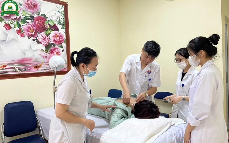 Học văn bằng 2 trung cấp Y học cổ truyền xong ra làm gì? Có dễ xin việc không?