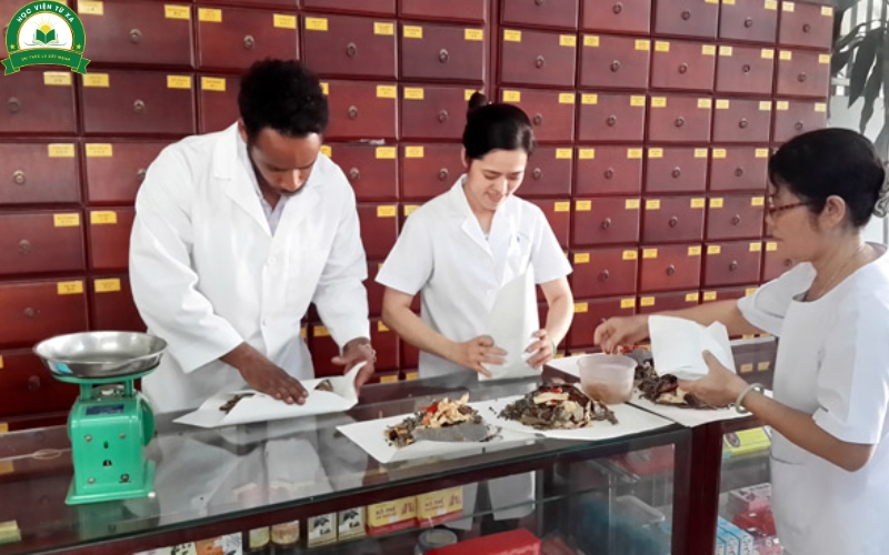 Điều kiện xét tuyển Cao đẳng Y học cổ truyền tại trường tuyensinhtuxa.edu.vn là gì?