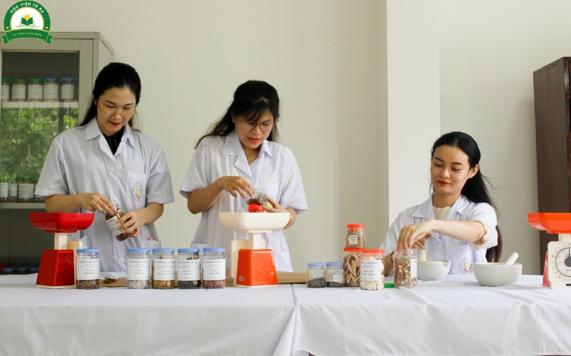 Điều kiện xét tuyển và thời gian học Cao đẳng Y học cổ truyền tại trường tuyensinhtuxa.edu.vn?