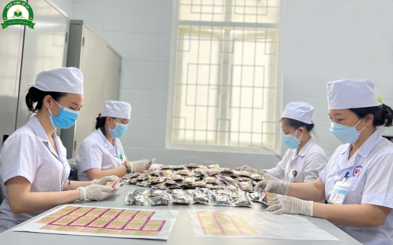 Tại sao nên chọn học trung cấp Y học cổ truyền vừa học vừa làm tại tuyensinhtuxa.edu.vn?