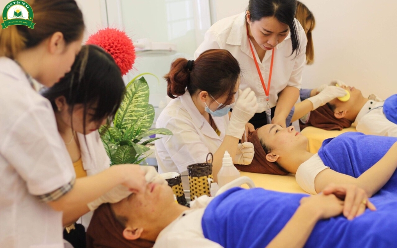 Thời gian học Cao đẳng Chăm sóc sắc đẹp tại trường tuyensinhtuxa.edu.vn