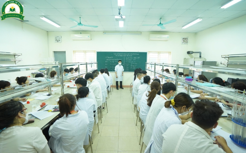 Thời gian học Trung cấp Dược sĩ là bao lâu?