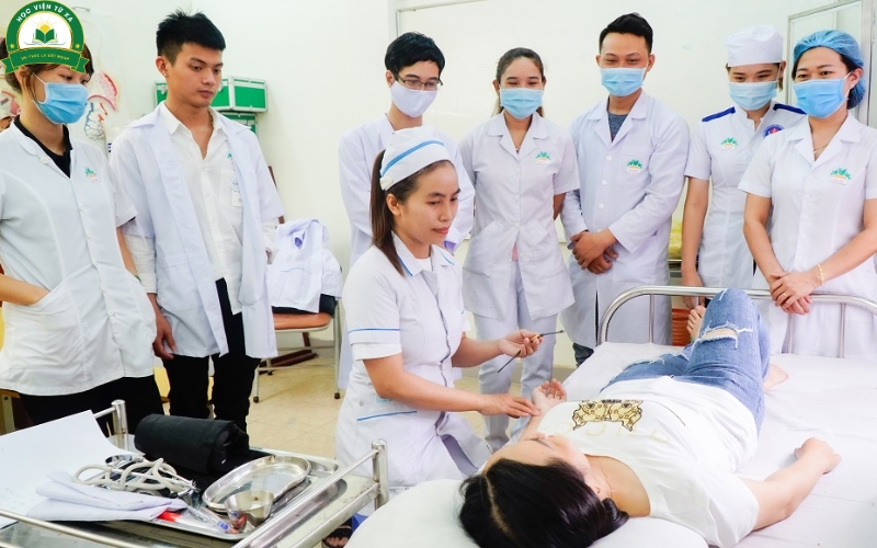 Thông tin tuyển sinh Trung cấp điều dưỡng tại Học viện từ xa 