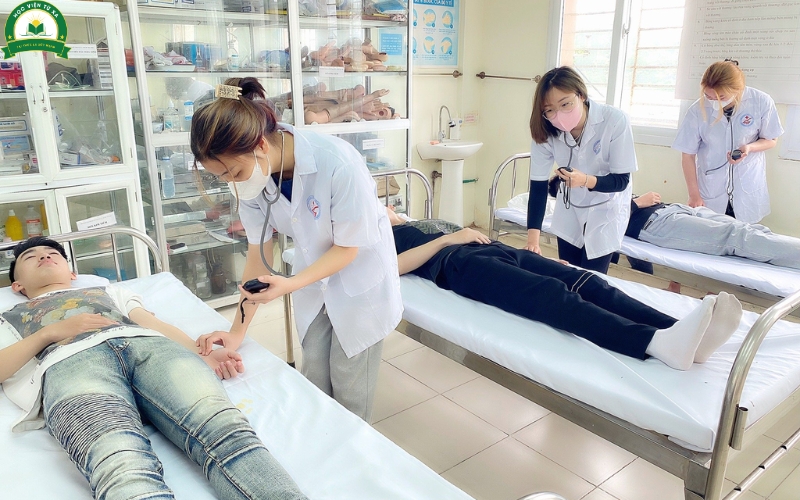 Tốt nghiệp khóa học Cao đẳng Điều dưỡng ra trường làm gì? 