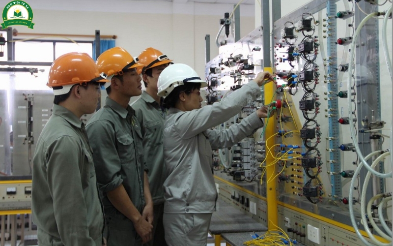 Trung cấp Điện công nghiệp dân dụng là gì?