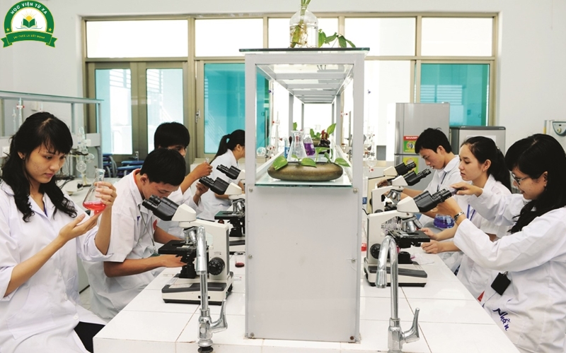 Trung cấp Dược sĩ là gì? Học để làm gì?