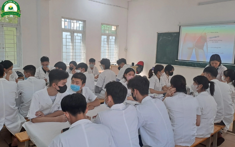Vì sao nên chọn học Trung cấp Y sĩ đa khoa vừa học vừa làm tại tuyensinhtuxa.edu.vn?