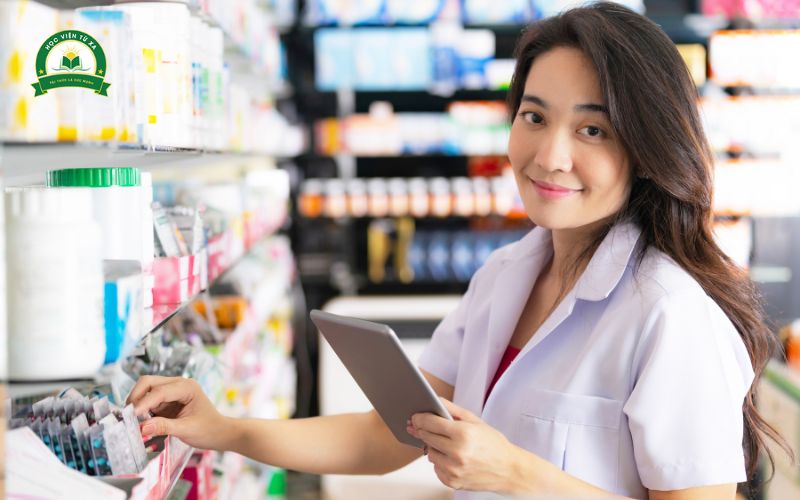 Học phí Trung cấp Dược có đắt không?