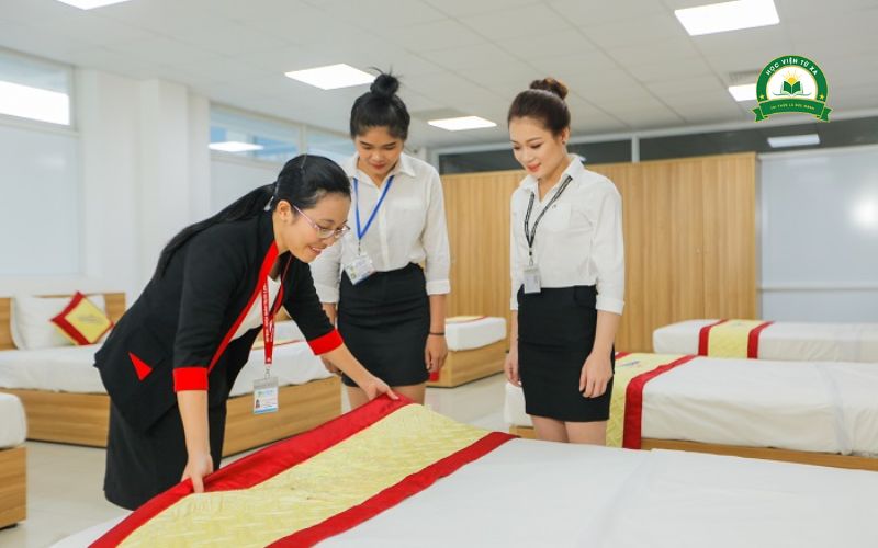 Tại sao nên chọn học Trung cấp Quản trị khách sạn?