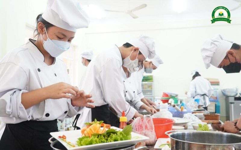 Học phí và bằng cấp Trung cấp Kỹ thuật chế biến món ăn Chính quy