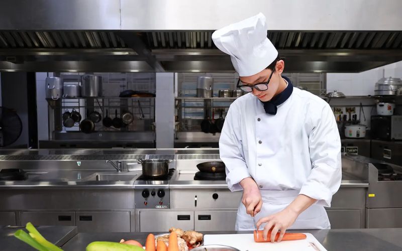 Học Trung cấp Kỹ thuật chế biến món ăn Chính quy ra trường làm gì?