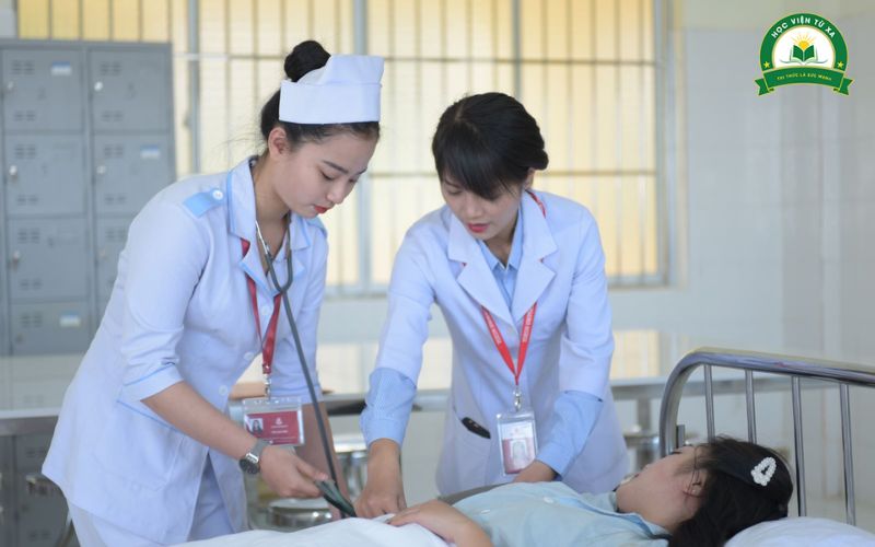 Nên học ngành Điều dưỡng ở đâu?