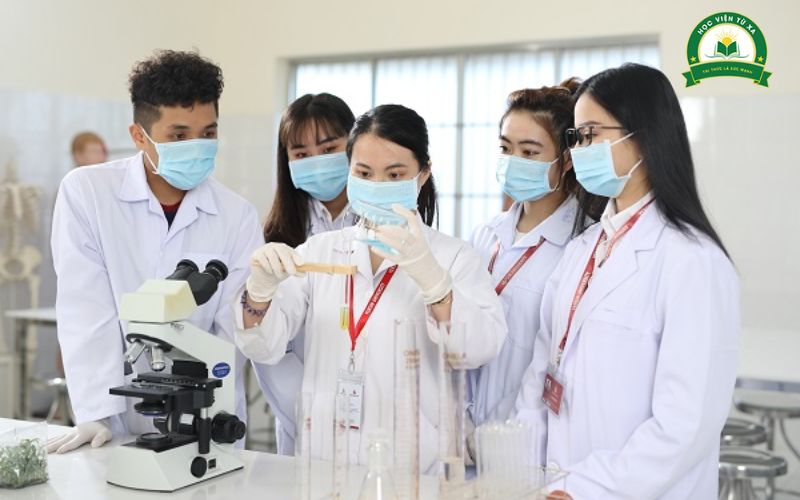 Tại sao nên học Trung cấp nghề Dược 