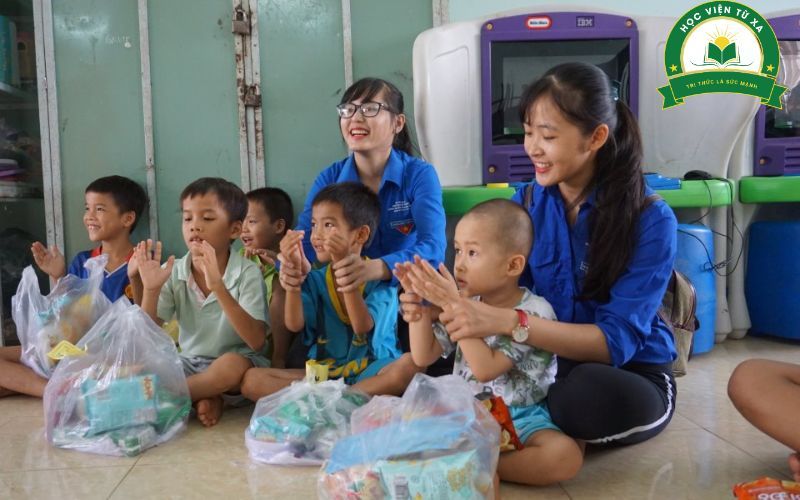 Vì sao nên chọn học Trung cấp Công tác xã hội hệ từ xa?