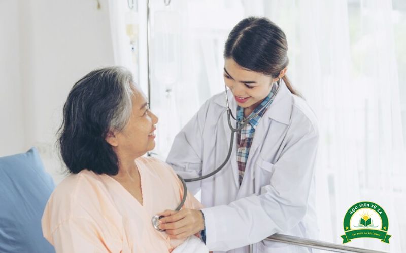 Có nên học Trung cấp Điều dưỡng không?