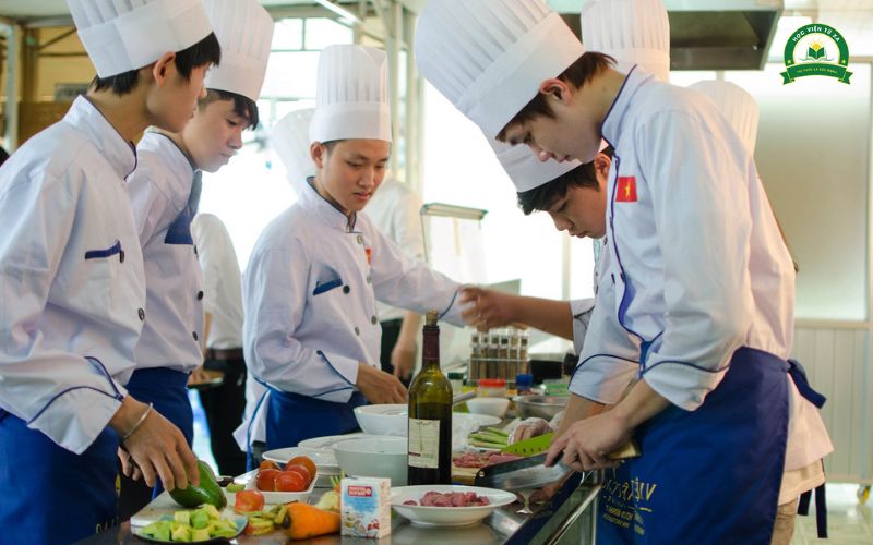 Học Trung cấp Kỹ thuật chế biến món ăn trong bao lâu?