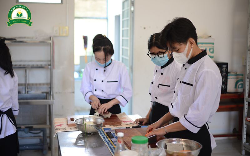 Tại sao nên học Trung cấp Kỹ thuật chế biến món ăn?