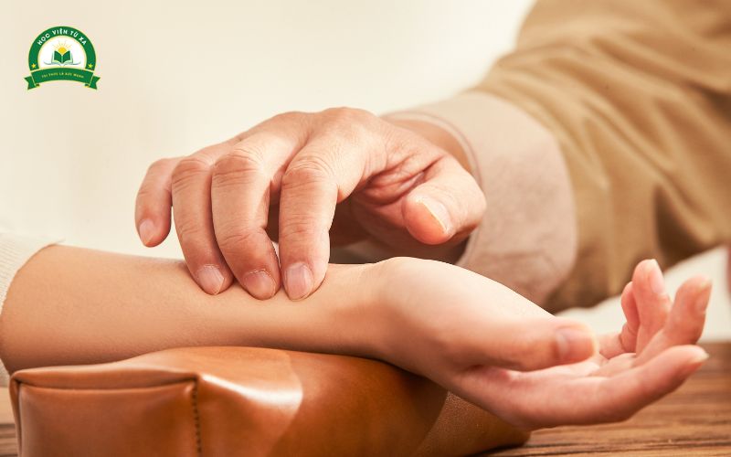 Cơ hội học liên thông và phát triển nghề nghiệp Trung cấp Y học cổ truyền Cấp tốc