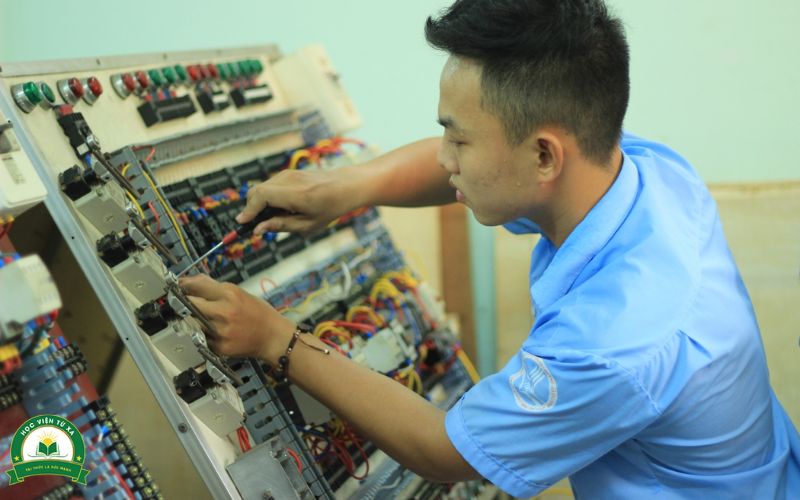 Cơ hội việc làm sau khi tốt nghiệp Trung cấp Điện công nghiệp dân dụng