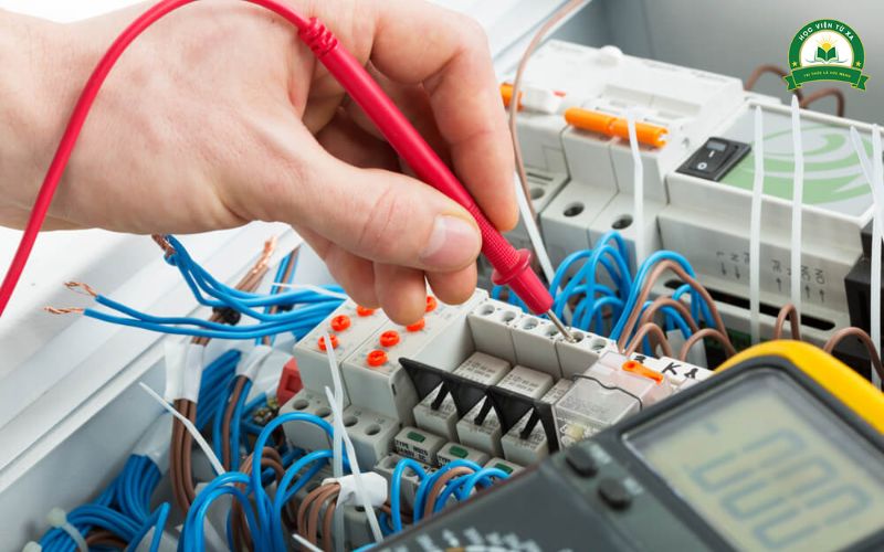 Khóa học Trung cấp Điện công nghiệp dân dụng dạy cái gì?