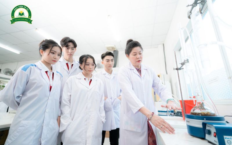 Ra trường học Trung cấp Dược vừa học vừa làm ở Quảng Ngãi làm được gì?
