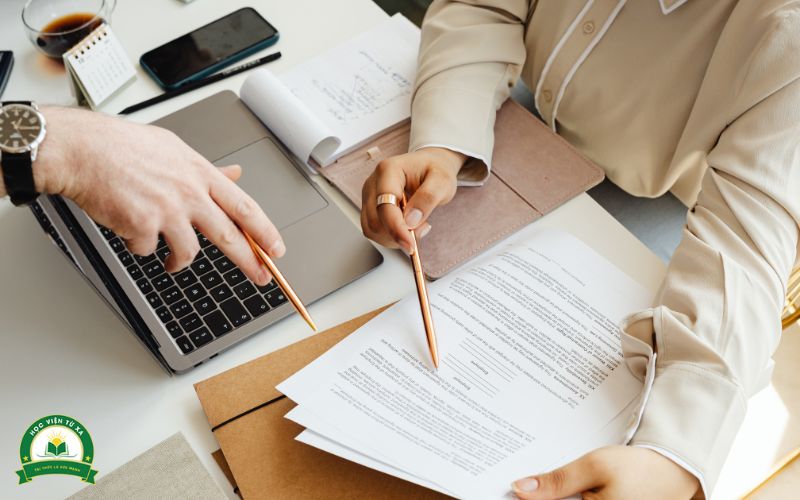 Ai nên học Cao đẳng Văn thư hành chính?