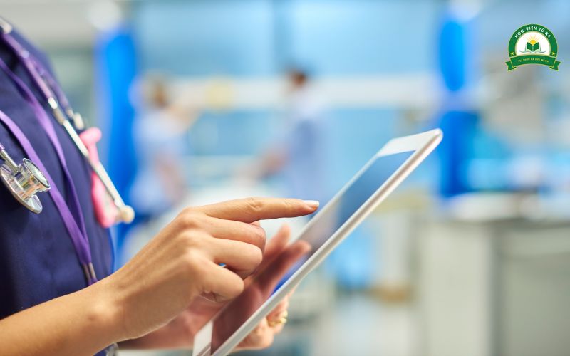 Khóa học Trung cấp Điều dưỡng Vừa học vừa làm