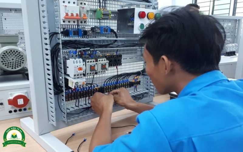 Điểm đáng chú ý của khóa học Trung cấp nghề Điện công nghiệp dân dụng
