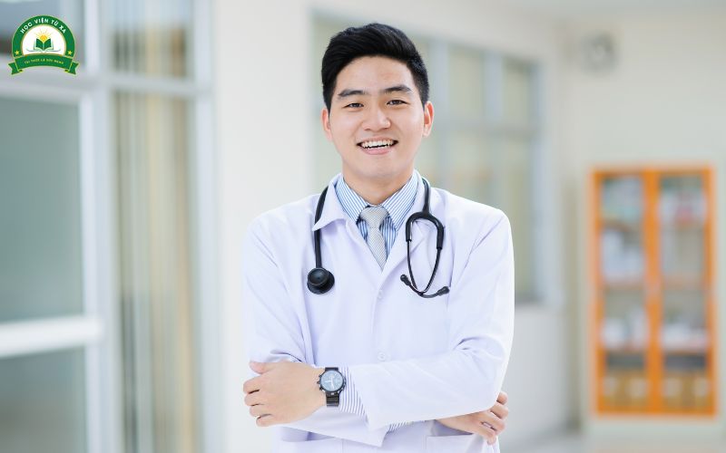 Y sĩ đa khoa muốn học lên Bác sĩ thì nên chọn trường nào?