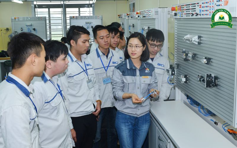 Học Cao đẳng Điện tử công nghiệp xong làm được gì?