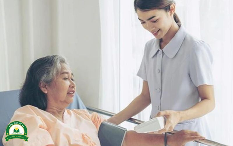 Mục tiêu đào tạo Trung cấp ngành Điều dưỡng Từ xa