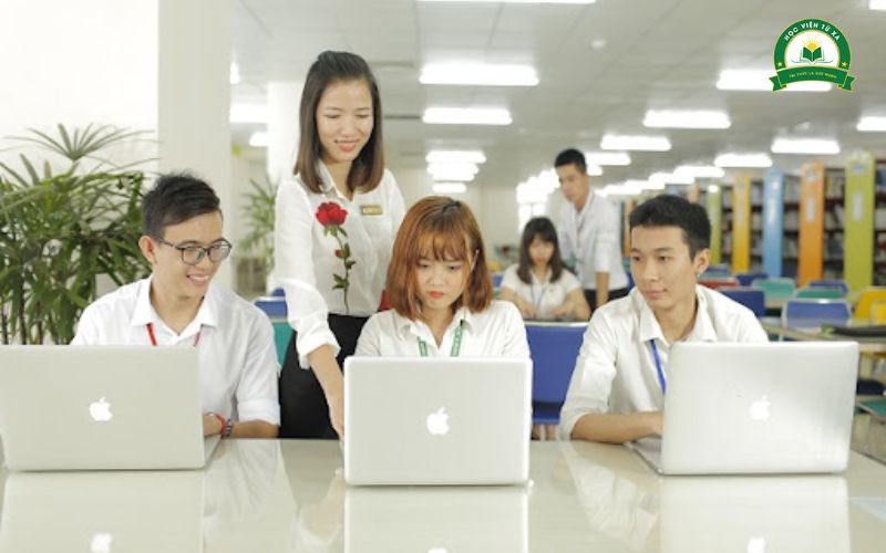 Tại sao nhiều người chọn học Trung cấp Công nghệ thông tin Online tại tuyensinhtuxa.edu.vn?