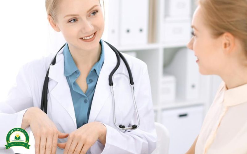 Vì sao ngày càng nhiều bạn chọn Trung cấp Y sĩ đa khoa thay vì học đại học?