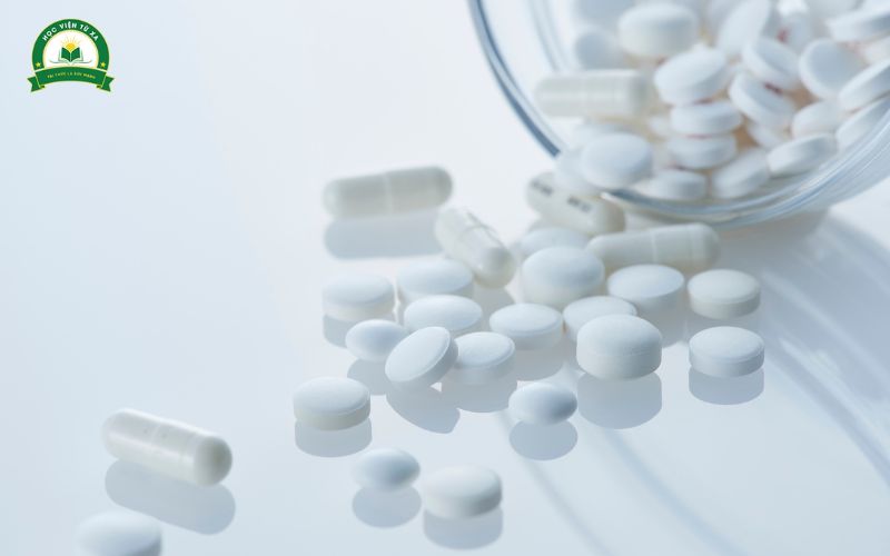 Đăng ký học Trung cấp ngành Dược Từ xa ở đâu uy tín cho người đi làm?