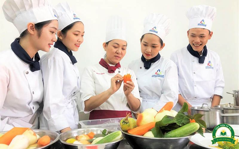 Đối tượng nên học Trung cấp Kỹ thuật chế biến món ăn Online