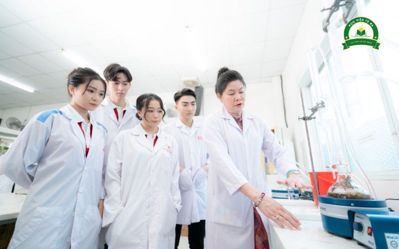 Điều kiện đăng ký học Dược có khó không?