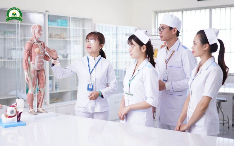 Học xong Cao đẳng Điều dưỡng làm ở đâu?