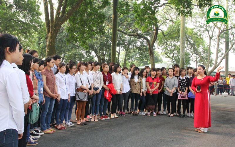 Học xong Cao đẳng Hướng dẫn du lịch ra trường làm gì lương bao nhiêu?