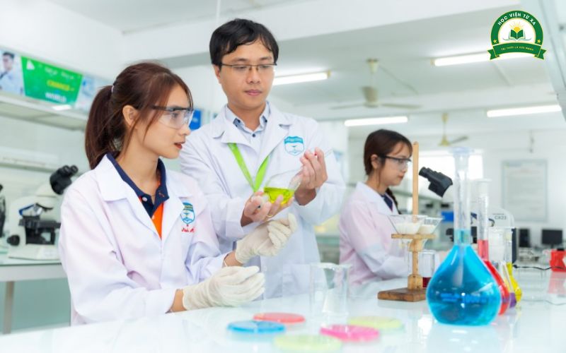 Thời gian học Dược bao lâu?