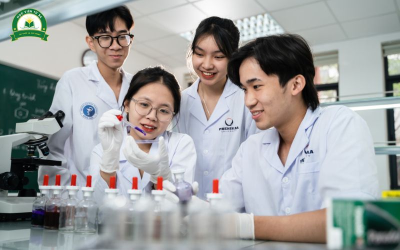 Có nên chọn học Trung cấp ngành Dược cấp tốc tại TPHCM thời điểm này không?