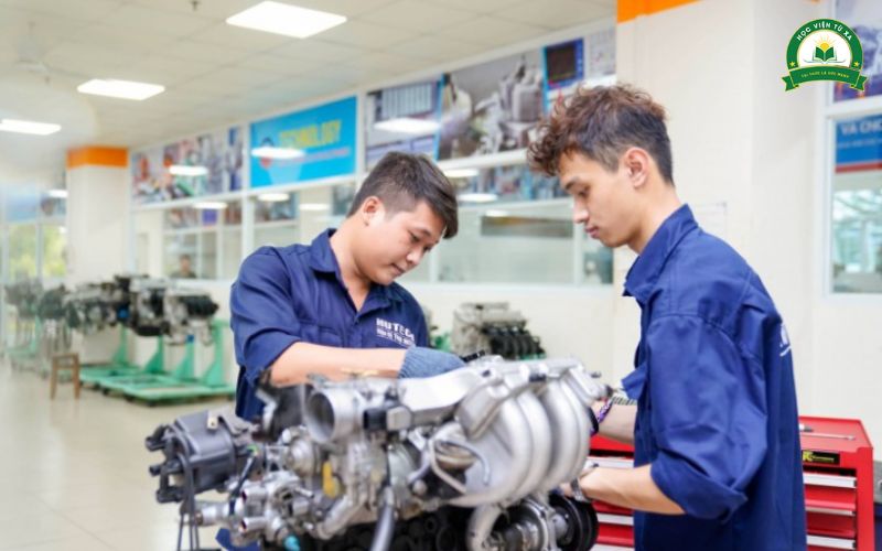 Tốt nghiệp trường đào tạo Trung cấp Công nghệ ô tô có dễ đi làm không?