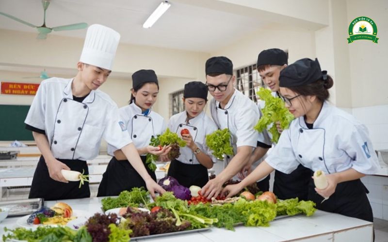 Học Trường đào tạo Kỹ thuật chế biến món ăn online có thực hành được không?