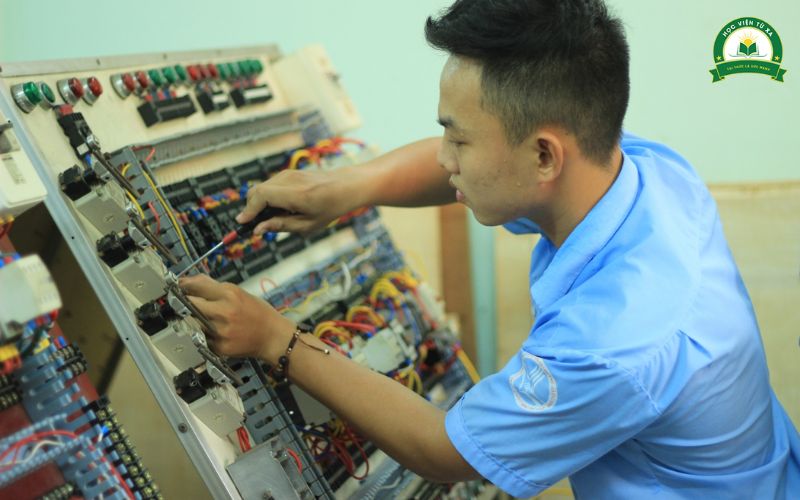 Thời gian học Trường đào tạo Trung cấp Điện công nghiệp có lâu không?