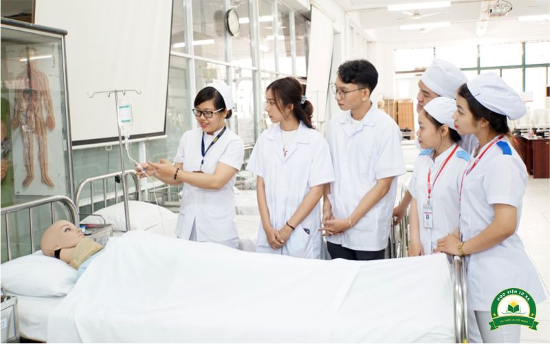 Vì sao nhiều người chọn học liên thông Từ xa ngành Điều dưỡng?