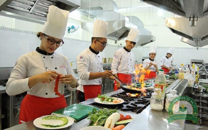 Học Trung cấp ngành Kỹ thuật chế biến món ăn