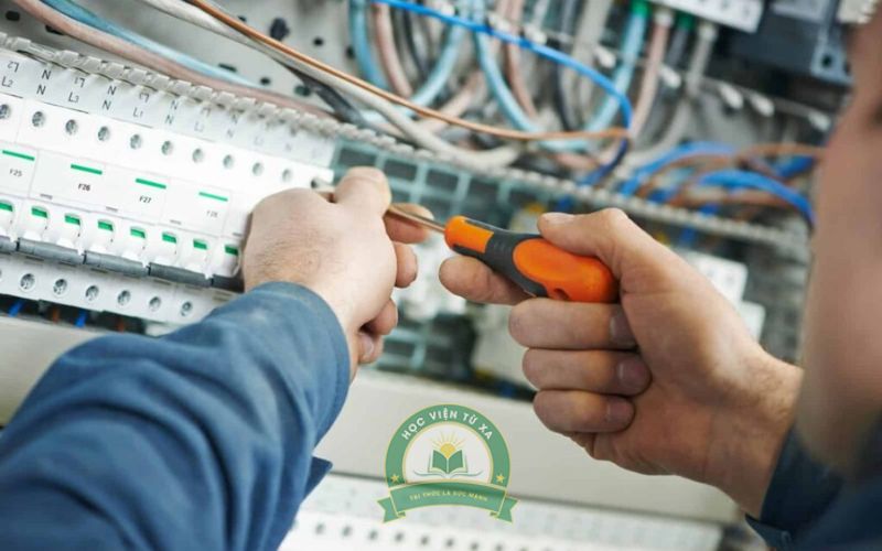 Học xong ngành Điện công nghiệp dân dụng có dễ xin việc không?